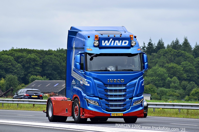 _DSC0160 WIND-crop-IVECO S-WAY.JPG