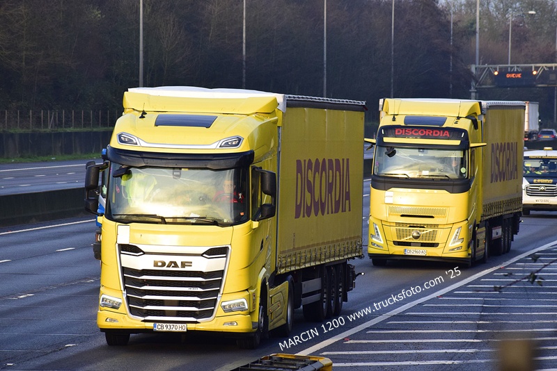 _DSC9342 DISCORDIA-crop-DAF - VOLVO.JPG