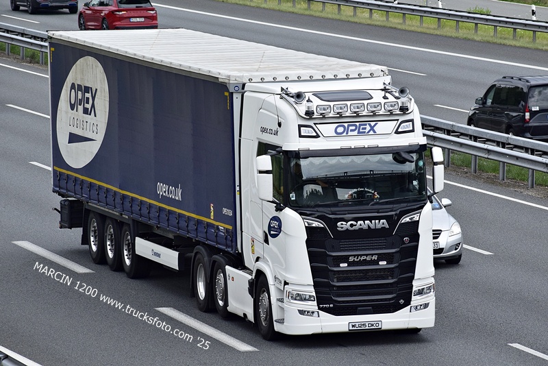 _DSC9378 OPEX-crop-SCANIA S770 V8 SUPER.JPG