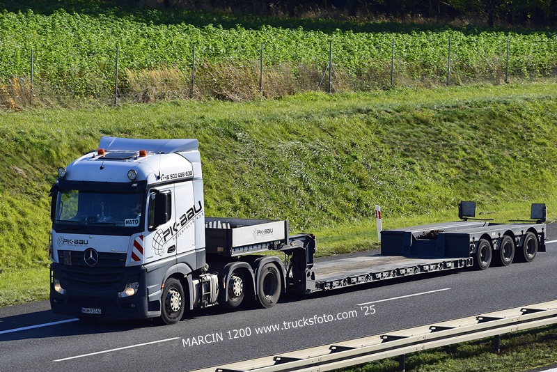 _DSC3706 PK-BAU-crop-Actros MP4.JPG