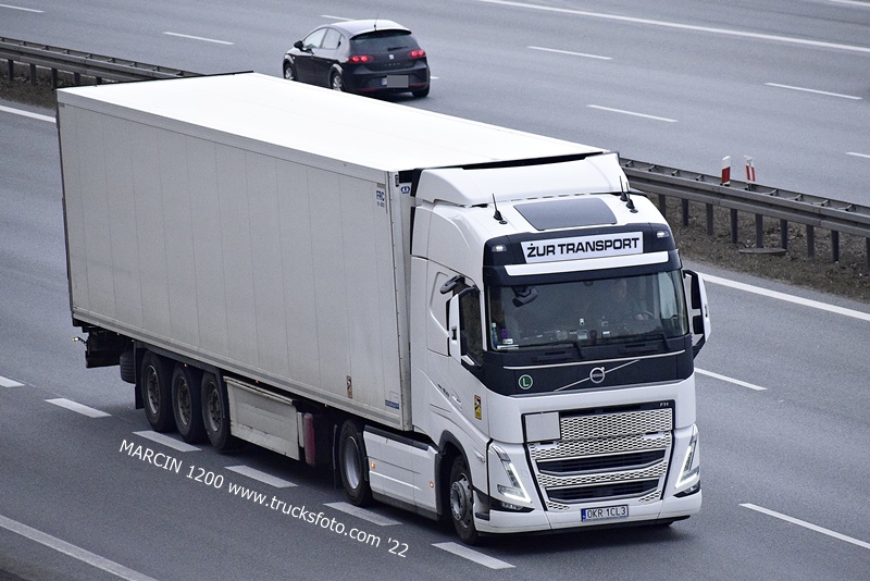 _DSC2843 ŻUR TRANSPORT-crop-VOLVO FH5.JPG