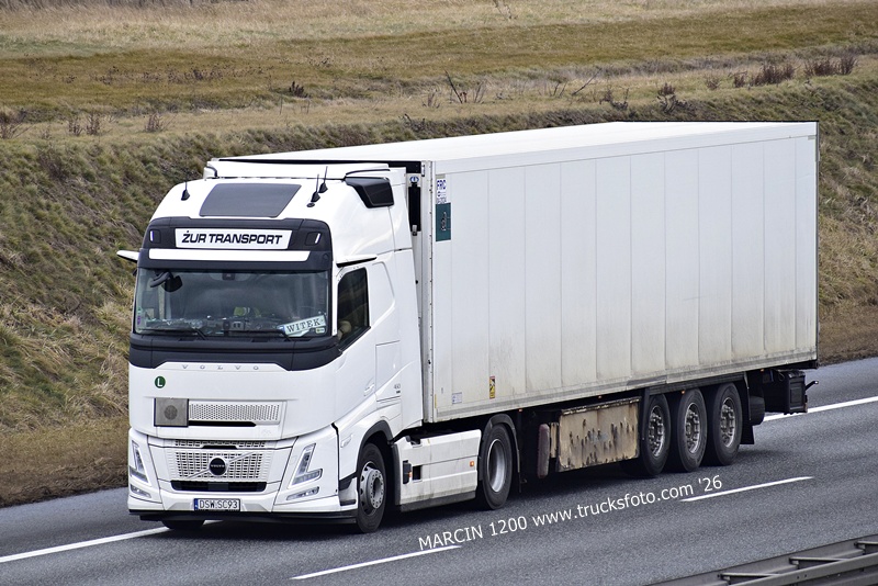 _DSC1260 ŻUR TRANSPORT-crop-VOLVO FH AERO.JPG