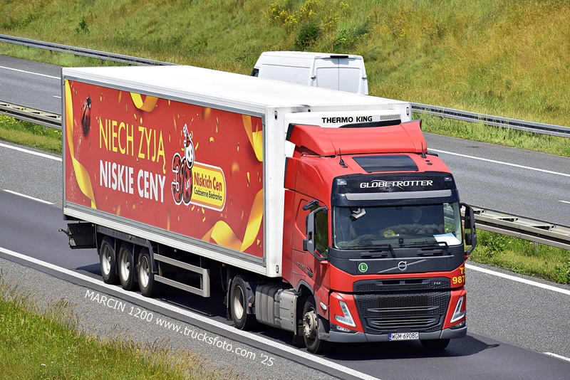 BIEDRONKA-crop-VOLVO FM5.JPG