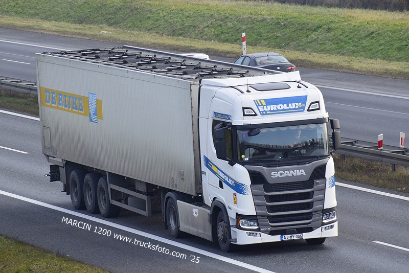 _DSC8866 EUROLUX-crop-SCANIA S.JPG