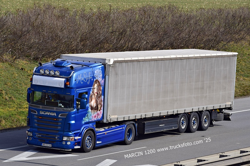 _DSC2596 CIF TREJD-crop-SCANIA R500 V8.JPG