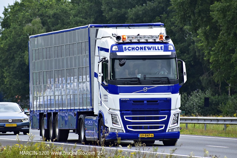 _DSC0893 SCHONEWILLE-crop-VOLVO FH4.JPG