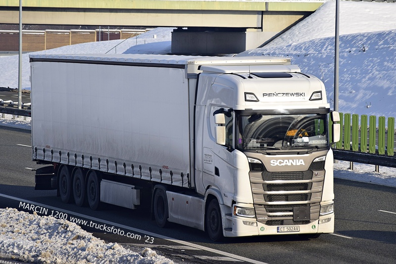 _DSC8365 PIEŃCZEWSKI-crop-SCANIA S.JPG