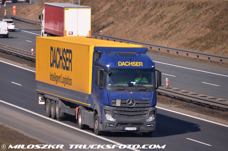 Mercedes Benz Actros MP4_Dasche_6298.JPG