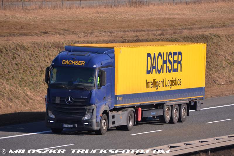 Mercedes Benz Actros MP4_Dasche_6529.JPG