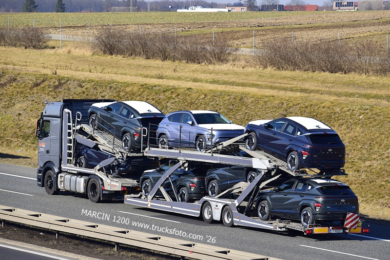 _DSC2337-crop-Mercedes Benz Actros ProCabin-Global Motion.JPG