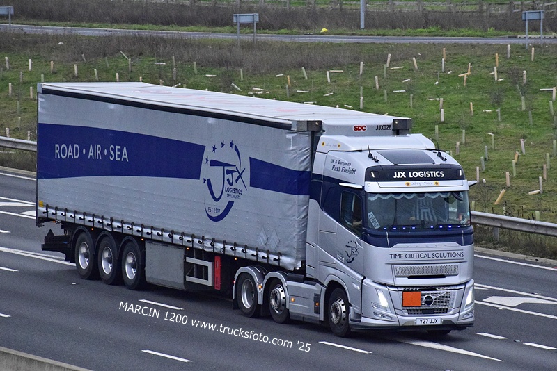 _DSC0032 JJX Logistics-crop-VOLVO FH AERO.JPG
