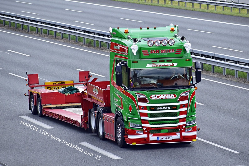 _DSC8891 Jan Mues-crop-SCANIA R V8 NG.JPG