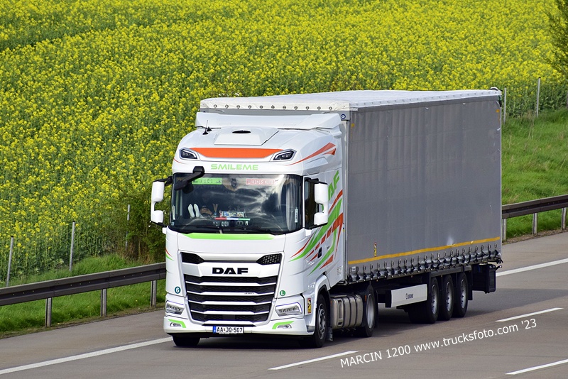 _DSC2455 SMILEME-crop-DAF.JPG