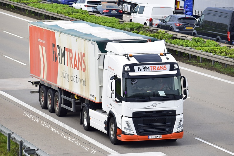 _DSC4694 FARM TRANS-crop-VOLVO FM5.JPG