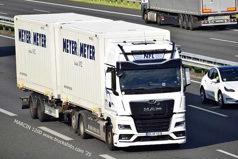 _DSC8059 NFL-crop-MAN TGX II.JPG