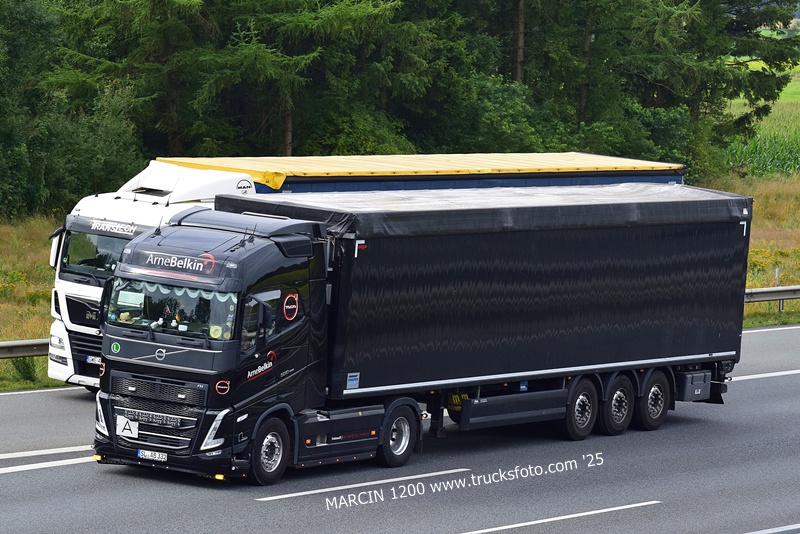 _DSC8595 ARNE BELKIN-crop-VOLVO FH5.JPG