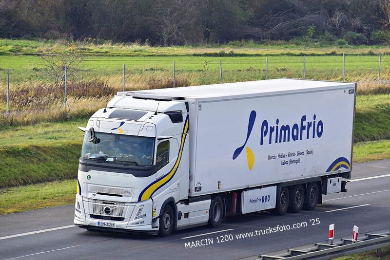 _DSC5772 PRIMA FRIO-crop-VOLVO FH AERO.JPG
