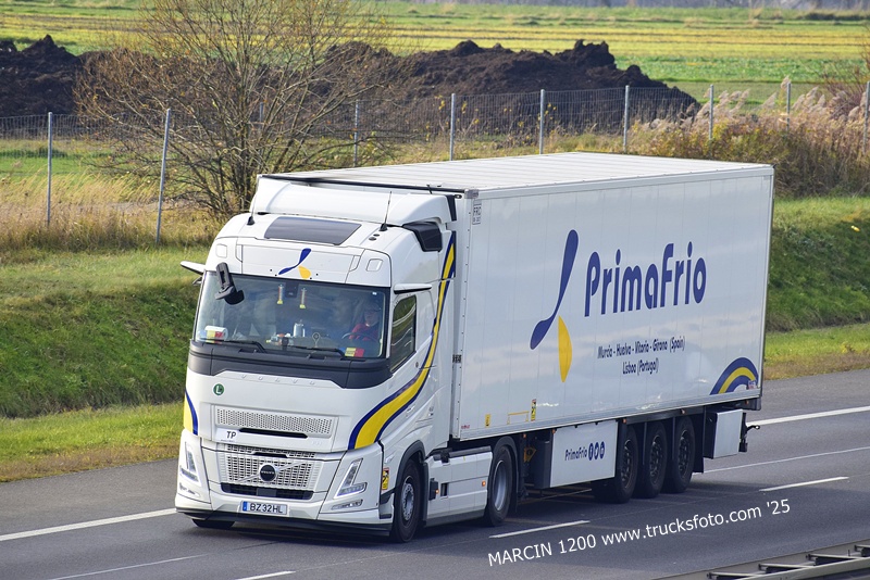 _DSC5780 PRIMA FRIO-crop-VOLVO FH AERO.JPG