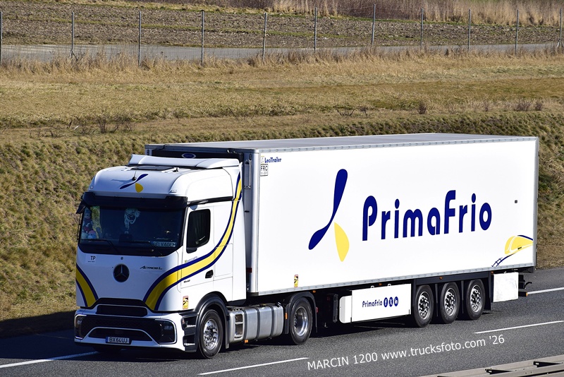 _DSC2767 PRIMAFRIO-crop-ActrosL ProCabin.JPG