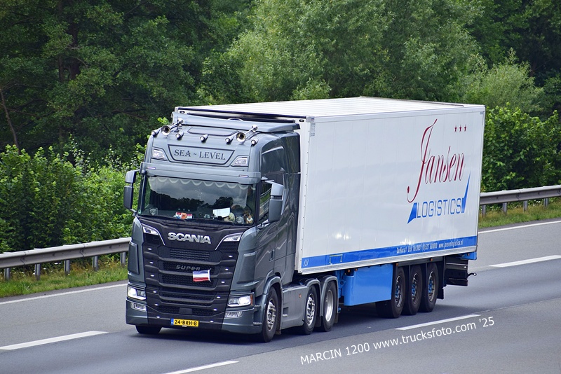 _DSC8920 SEA-LEVEL-crop-SCANIA S.JPG