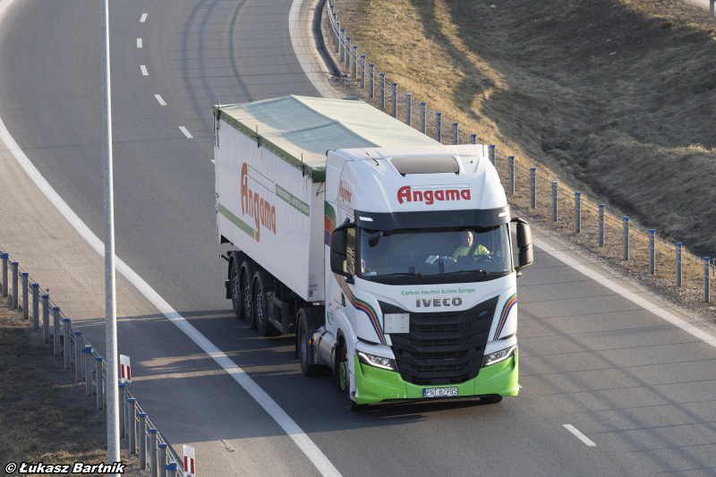 IVECO S-Way Angama.jpg