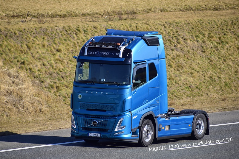 _DSC3131 CREATIVE TRANSPORT-crop-VOLVO FH AERO.JPG