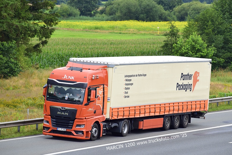 _DSC9049 JUNK-crop-MAN TGX II.JPG