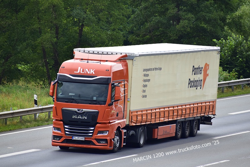 _DSC9370 JUNK-crop-MAN TGX II.JPG