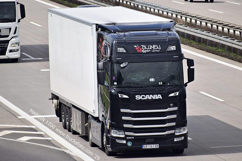 _DSC4747 BLUMEN MARKET-crop-SCANIA S500.JPG