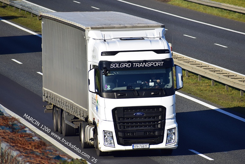 _DSC3872 SOLGRO TRANSPORT-crop-FORD F-MAX.JPG