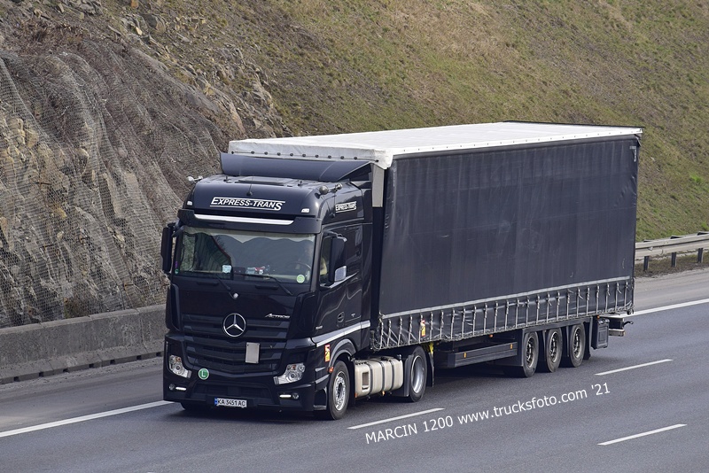 _DSC4377 EXPRESS-TRANS-crop-Actros MP4.JPG