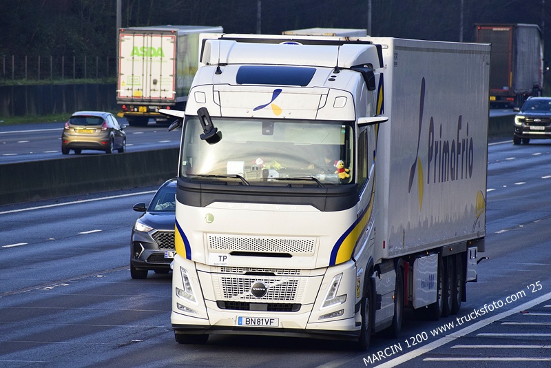 _DSC9531 PRIMAFRIO-crop-VOLVO FH AERO.JPG
