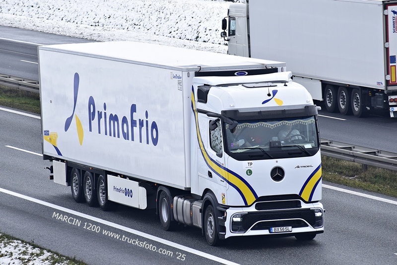 _DSC6076 PRIMA FRIO-crop-ActrosL ProCabin.JPG