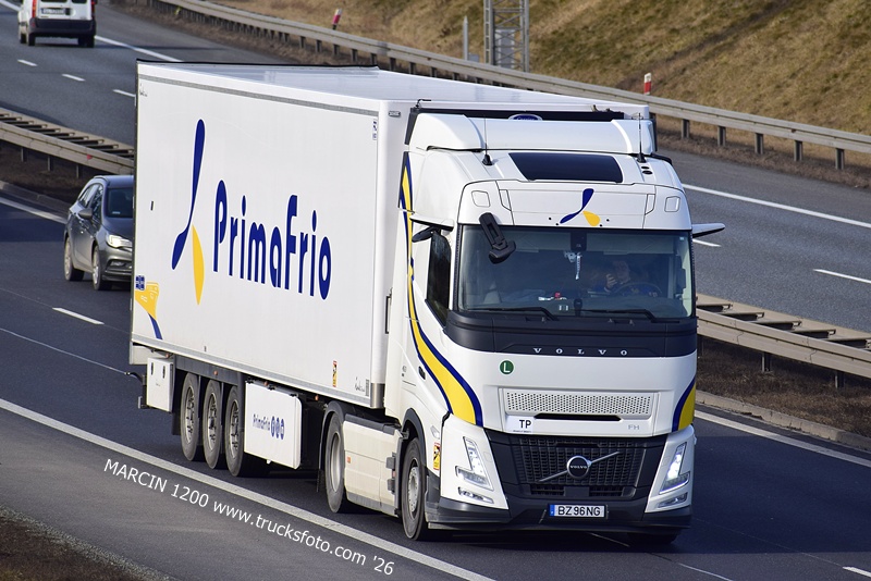 _DSC1588 PRIMAFRIO-crop-VOLVO FH AERO.JPG