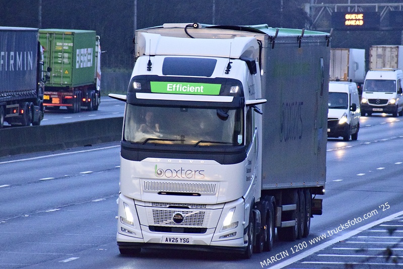 _DSC9202 EFFICIENT BAXTERS-crop-VOLVO FH AERO.JPG