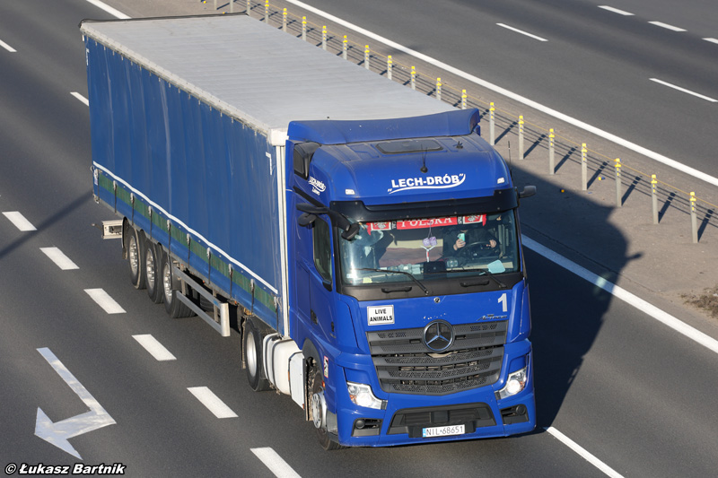 Mercedes-Benz Actros LechDrob.jpg