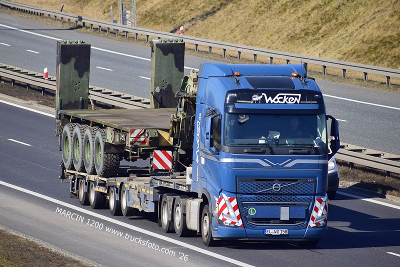 _DSC2258 WOCKEN-crop-VOLVO FH5.JPG