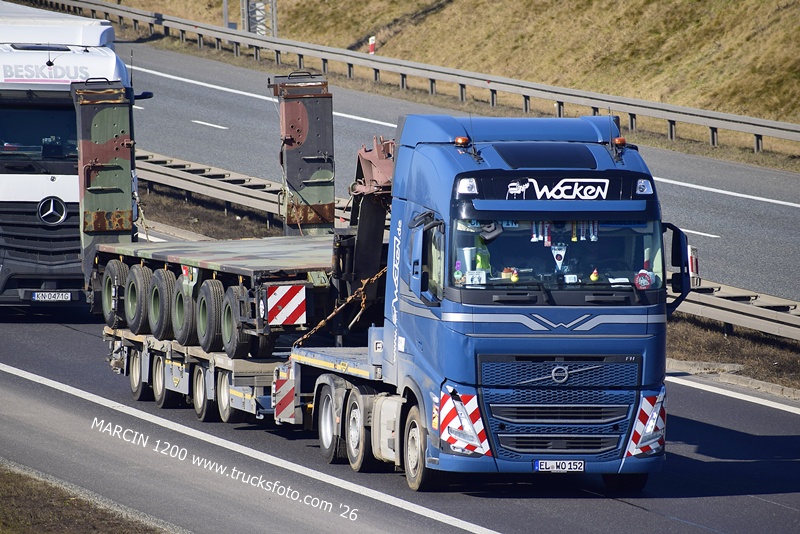 _DSC2259 WOCKEN-crop-VOLVO FH5.JPG