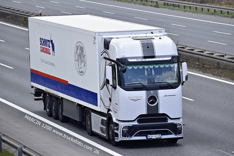 _DSC3578-crop-SOWA-TRANS - ActrosL ProCabin.JPG