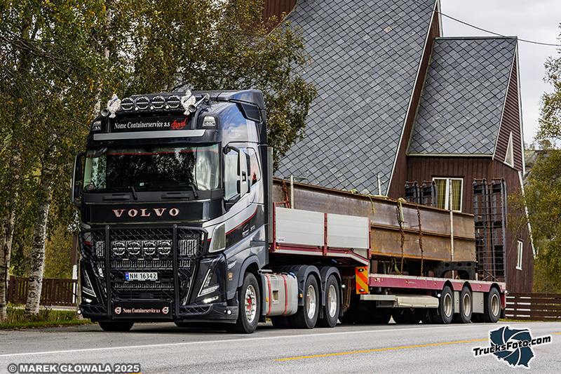 Volvo FH16 750 Royal nr 33 - Nome Containerservice.jpg