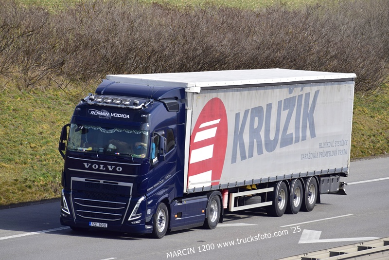 _DSC2685 ROMAN VODICA-crop-VOLVO FH5.JPG