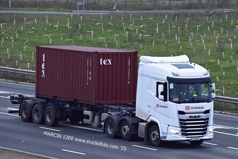 _DSC9822 DB SCHENKER-crop-DAF XG.JPG