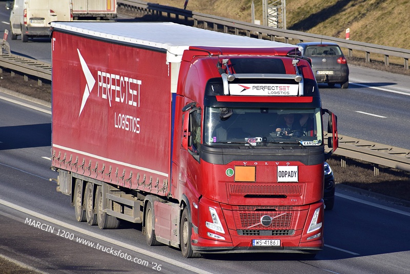 _DSC0908 PERFECTSET LOGISTICS-crop-VOLVO FH AERO.JPG
