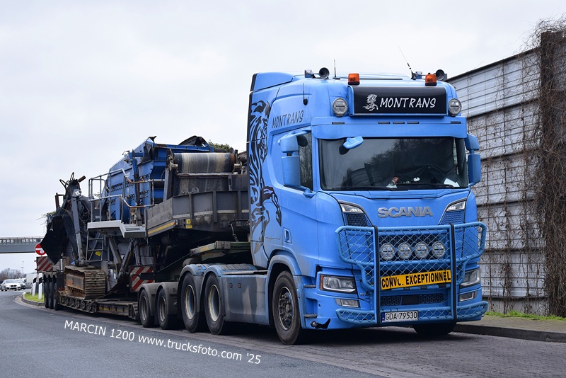 _DSC1280 MONTRANS-crop-scania r ng.JPG