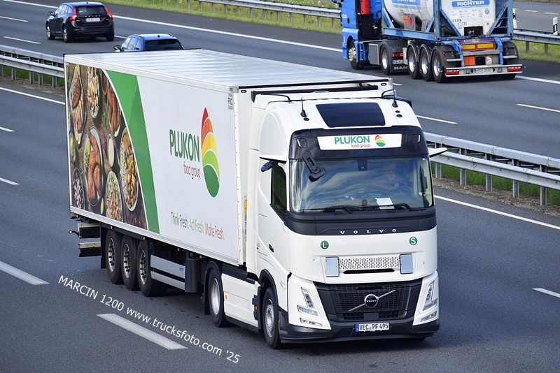 _DSC8125 PLUKON-crop-VOLVO FH AERO.JPG