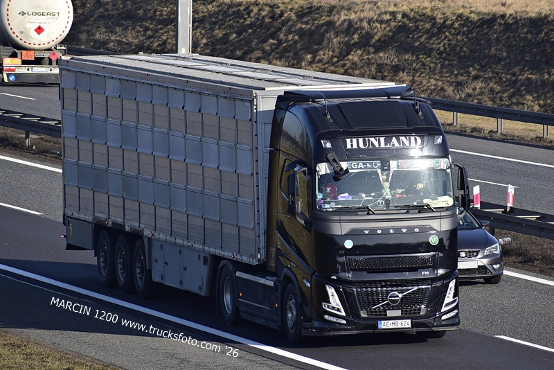 _DSC2431 HUNLAND-crop-VOLVO FH AERO.JPG
