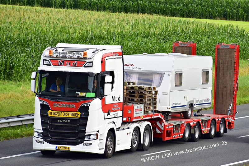 _DSC1076 MUD-crop-SCANIA S770 V8.JPG