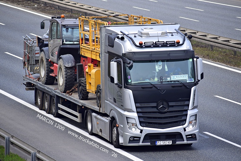 _DSC3818 Elmark Hale Namiotowe-crop-ACTROS MP4.JPG