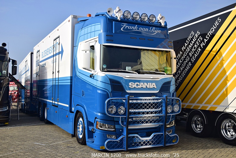 _DSC1332 RVE FRANK VAN RIJN-crop-SCANIA S V8.JPG