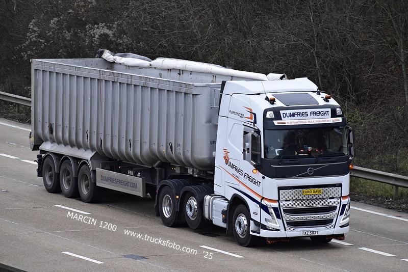 _DSC0787 DUMFRIES FREIGHT-crop-VOLVO FH5.JPG